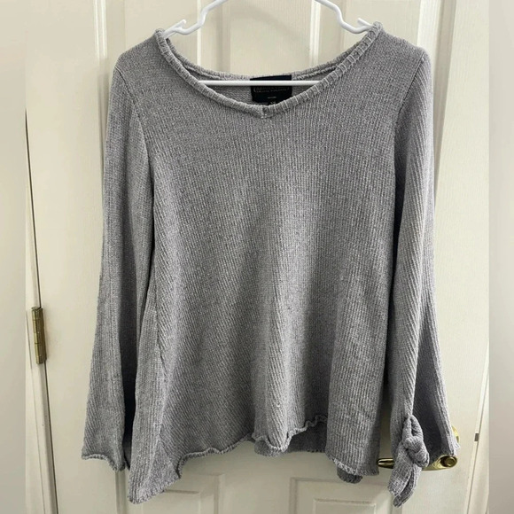 Absolutely Creative Worldwide Sweaters - Absolutely Creative Worldwide Gray Sweater with bow on wide sleeves